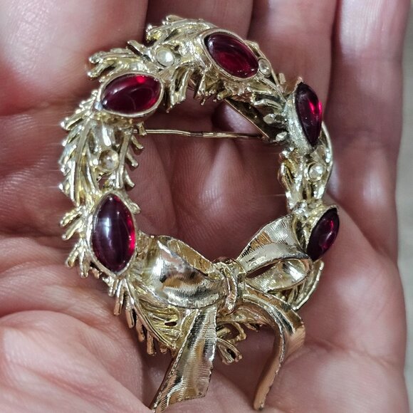 Vintage Tancer Gold-tone Wreath Brooch Pin With Ruby Red & Clear Stones MISSING1 - Picture 7 of 11